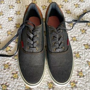 Men’s Levi’s sneakers